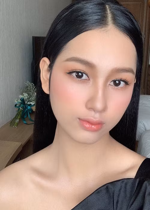 Số đo ba vòng của Tường Vy khá chuẩn: 86 - 65 - 92.