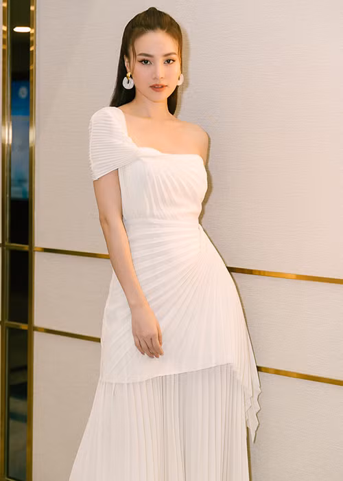 Trong khi Midu tập trung kinh doanh, Lan Ngọc dành nhiều thời gian cho nghệ thuật.