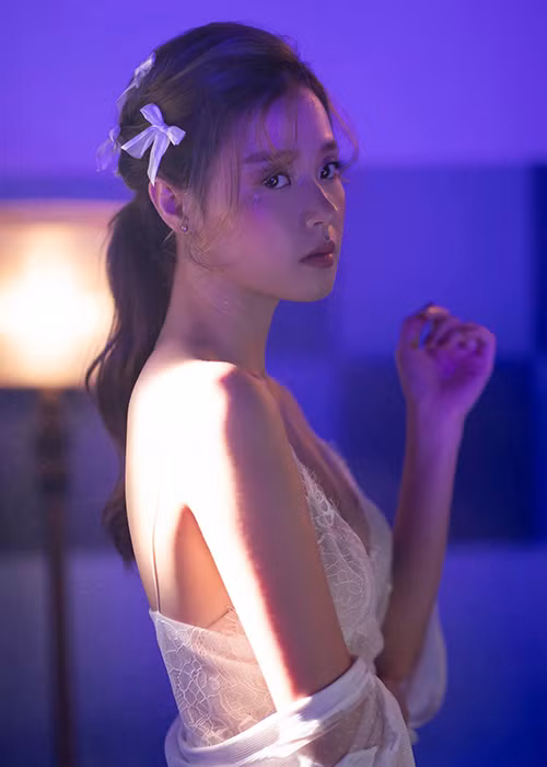 Hot girl sinh năm 1989 đóng phim, ca hát nhưng tập trung cho công việc kinh doanh.