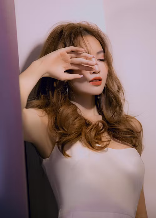 Cô đóng phim, ca hát, tham gia gameshow.