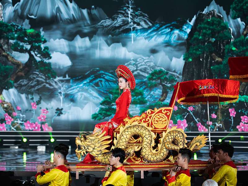 Để chuẩn bị cho màn trình diễn rước kiệu, Tổng đạo diễn Hoàng Nhật Nam đã phải lên ý tưởng dàn dựng rất công phu.