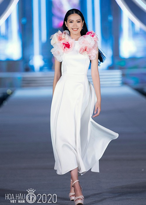 Xinh đẹp, tài năng nhưng Doãn Hải My lại có hạn chế lớn trong cuộc đua đến vương miện là chiều cao khiêm tốn (1m67).