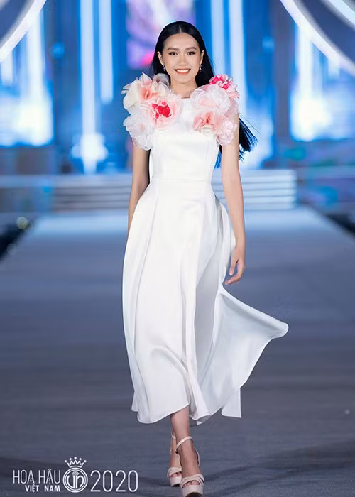 Xinh đẹp, tài năng nhưng Doãn Hải My lại có hạn chế lớn trong cuộc đua đến vương miện là chiều cao khiêm tốn (1m67).