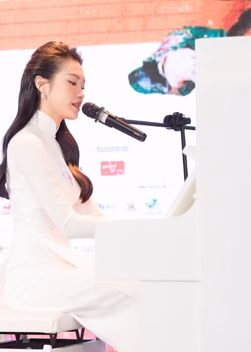 Hải My có nhiều tài lẻ như hát, vẽ, múa, đánh đàn piano. Ở phần thi Người đẹp tài năng, cô vừa đệm đàn piano vừa hát.