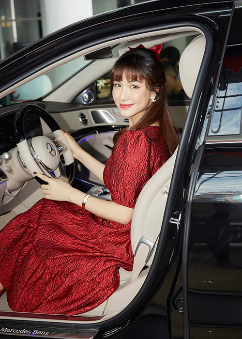 Hoa Minzy tau xe hop 5 ty, kiem tien khung cach nao?