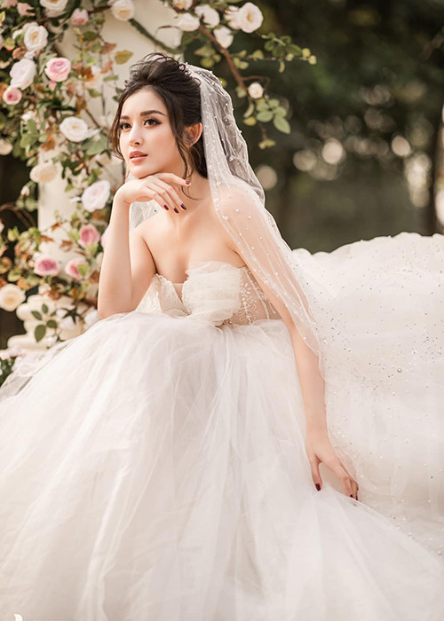 Năm 2017, Huyền My lại được trang Sohu (Trung Quốc) ca ngợi là "Quốc bảo mỹ nữ của Việt Nam".