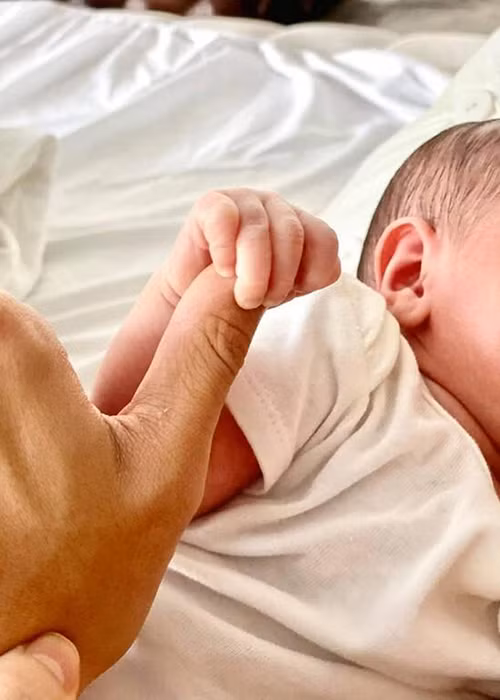 Gần đây, Kim Lý cũng đăng tải hình ảnh bé Lisa.