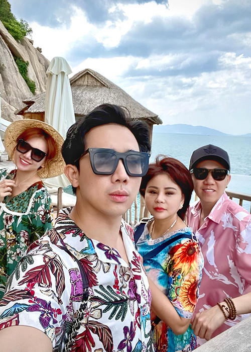 Hồi tháng 10, Hari Won chia sẻ rằng từ trước đến nay, cô chỉ đi du lịch riêng với Trấn Thành có 2 lần, còn lại đều là đi chơi cùng nhóm bạn.