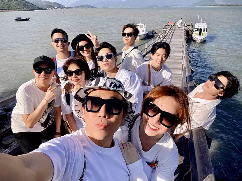 Hội bạn thân của Trấn Thành có Hoa hậu Thu Hoài, Anh Đức, Trúc Nhân, Ali Hoàng Dương, Lê Giang.