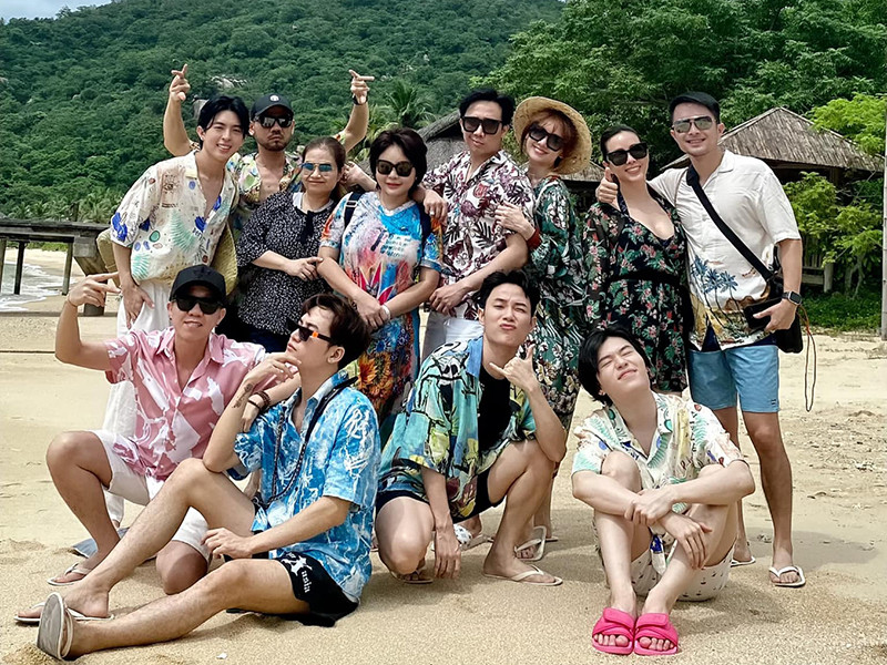 Hari Won và Trấn Thành thường xuyên đi du lịch cùng bạn bè thân thiết.