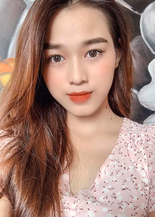 Để có thể hòa nhập và đáp ứng được các yêu cầu của cuộc thi Hoa hậu Việt Nam, cô kiên trì tập luyện thể hình, trau dồi các kiến thức, kỹ năng.