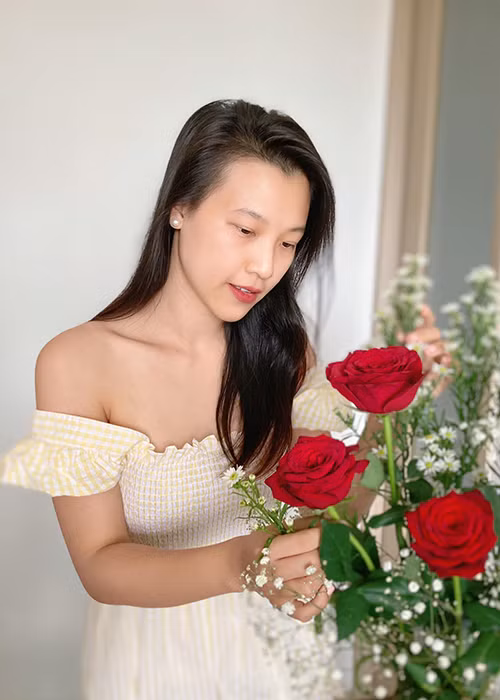 Sau 3 tháng sinh con, Hoàng Oanh nhanh chóng lấy lại vóc dáng.