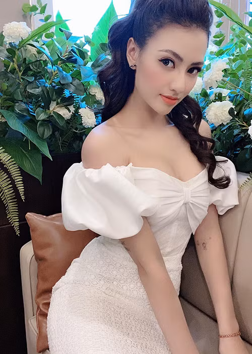 Nữ người mẫu sinh năm 1993 sở hữu gương mặt đẹp, vóc dáng hoàn hảo.