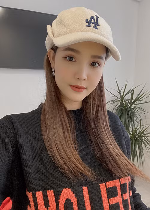 Hiện tại, tình cũ của Huỳnh Anh mang bầu lần 2. Trước đó, cô có một cậu con trai với cầu thủ Mạc Hồng Quân.