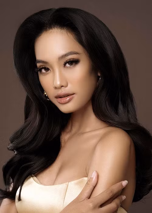 Thanh Nhàn sinh năm 1999, có gương mặt khá Tây, chiều cao 1m69 cùng số đo ba vòng 76-62-88.