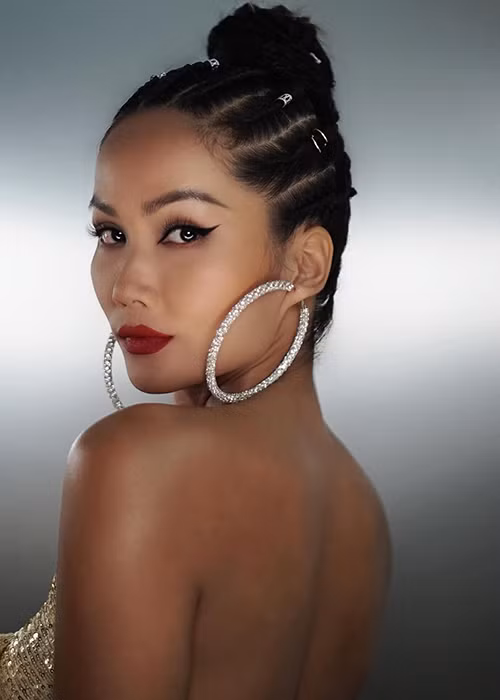 Một trong số những lý do H’hen Niê muốn có vóc dáng săn chắc là để đóng phim hành động.