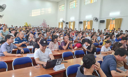 Ban dai dien cha me hoc sinh truong tieu hoc Tran Thi Buoi bi mien nhiem