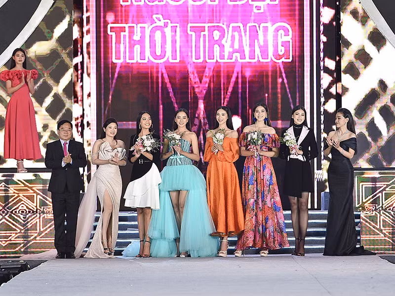 Top 5 Người đẹp thời trang của cuộc thi Hoa hậu Việt Nam 2020 gồm: Bùi Thị Thanh Nhàn, Nguyễn Lê Ngọc Thảo, Nguyễn Thị Bích Thùy, Đỗ Thị Hà và Nguyễn Thị Hoài Thương.