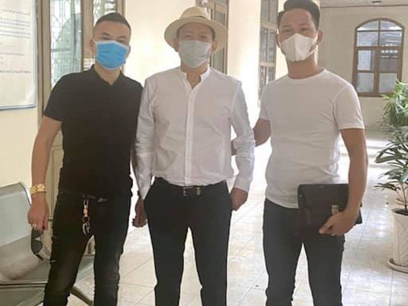 Sau đó, Duy Mạnh đã đến Sở Thông tin - Truyền thông TP HCM để làm rõ những phát ngôn trên Facebook. Sau buổi làm việc, nam ca sĩ bị phạt 7,5 triệu đồng vì dùng từ ngữ không hợp thuần phong mỹ tục.