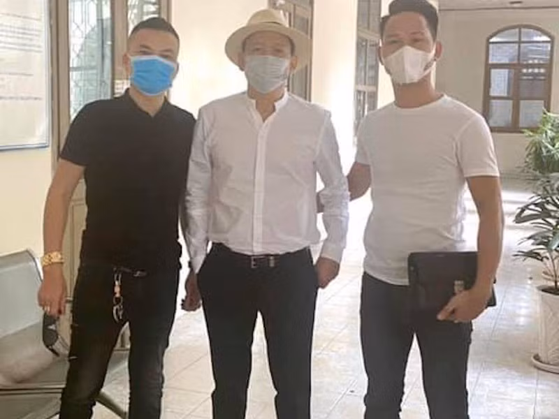 Sau đó, Duy Mạnh đã đến Sở Thông tin - Truyền thông TP HCM để làm rõ những phát ngôn trên Facebook. Sau buổi làm việc, nam ca sĩ bị phạt 7,5 triệu đồng vì dùng từ ngữ không hợp thuần phong mỹ tục.