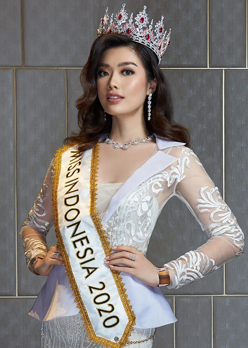 Đại diện Indonesia được đánh giá cao ở nhan sắc cùng khả năng thuyết trình tiếng Anh.