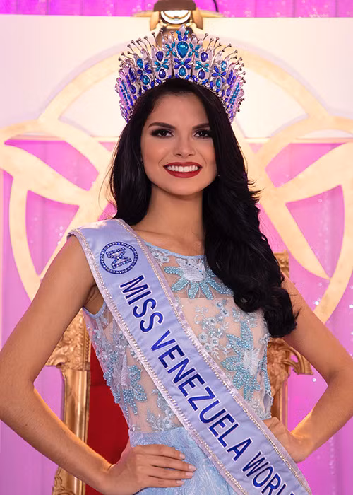 Alejandra Conde cũng sẽ là đối thủ của Đỗ Thị Hà ở Hoa hậu Thế giới. Đại diện Venezuela đăng quang ở quê nhà hồi tháng 9/2020.