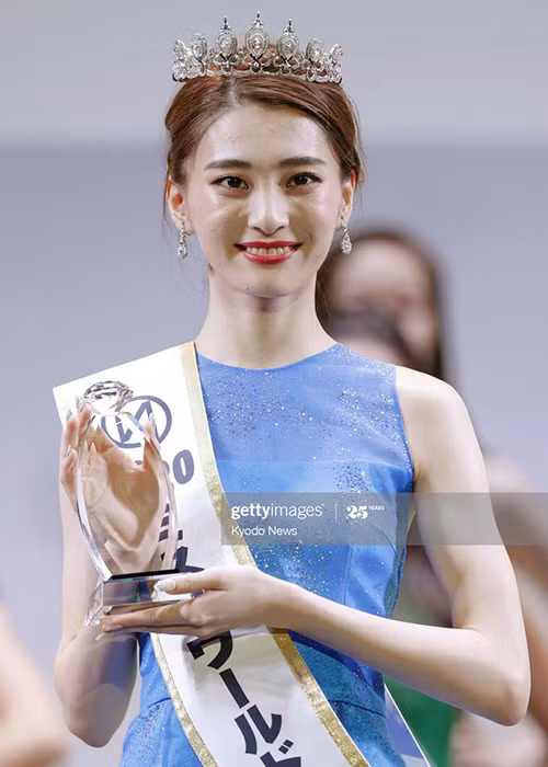 Maria Kaneya đăng quang Hoa hậu Thế giới Nhật Bản 2020. Nhan sắc của cô được đánh giá không nổi bật, gương mặt thậm chí còn bị cho là già hơn tuổi 18. Ảnh: Getty