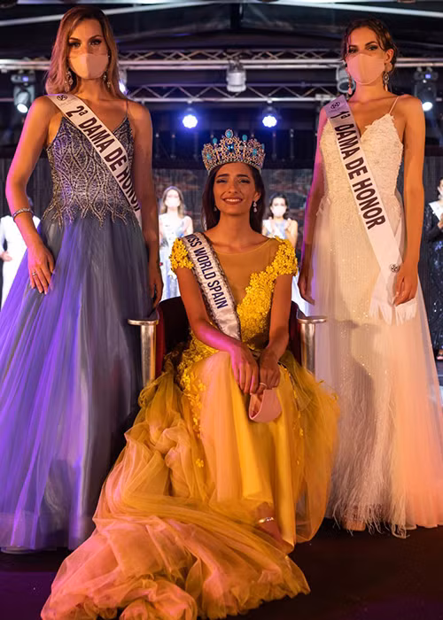 Đại diện Tây Ban Nha được đánh giá cao ở nhan sắc. Cô sở hữu chiều cao 1m8, số đo ba vòng 87-61-90, gương mặt sắc sảo.