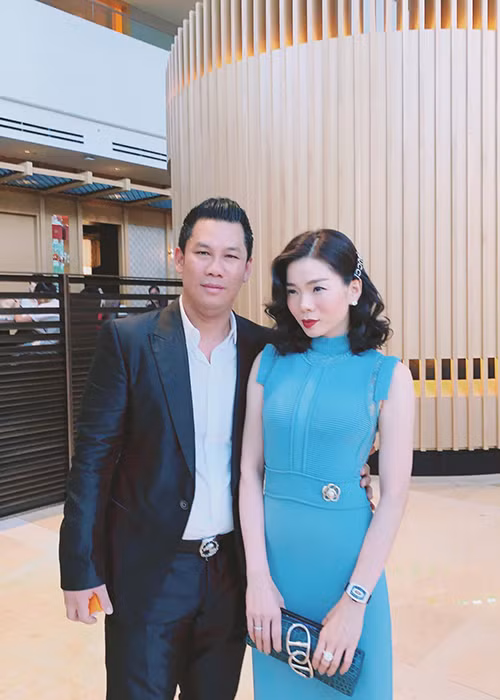  Chồng cũ của Lệ Quyên thậm chí còn giữ những hình ảnh thời mặn nồng thay vì xóa bỏ trên trang cá nhân.