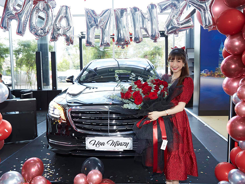 Hòa Minzy cho biết, đây là lần đầu tiên cô sắm xe hơi cho bản thân.