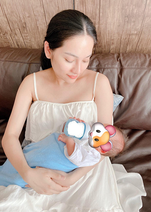 Ngọc Duyên và Dương Khắc Linh gia nhập hội ông bố, bà mẹ bỉm sữa “nghiện” con.