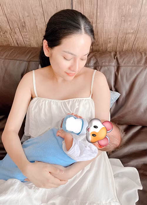 Ngọc Duyên và Dương Khắc Linh gia nhập hội ông bố, bà mẹ bỉm sữa “nghiện” con.