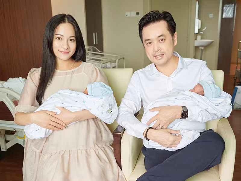 Ngọc Duyên sinh hai con trai ở tuổi 27.