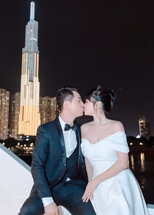 Mới đây, Đăng Khôi tặng Thủy Anh loạt biệt thự trị giá 40 tỷ nhân dịp 7 năm về chung một nhà.