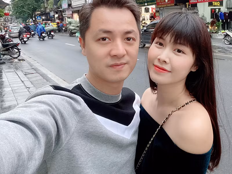 7 năm sau đám cưới, tình cảm của vợ chồng Đăng Khôi vẫn mặn nồng như hồi mới yêu.