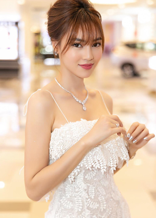 Khi Thành Trung đồng ý làm chủ hôn, Lan Ngọc ra giá nam MC phải mừng 5 cây vàng. Thành Trung không ngần ngại tuyên bố anh mừng 15 cây vàng nếu Lan Ngọc lấy chồng năm 2020.