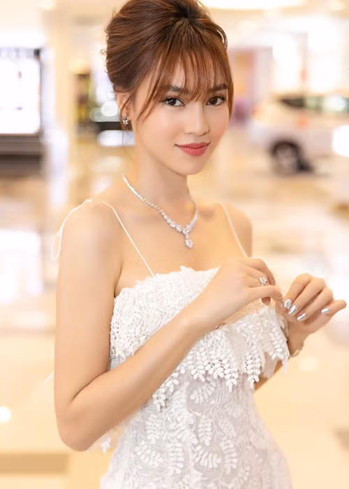 Khi Thành Trung đồng ý làm chủ hôn, Lan Ngọc ra giá nam MC phải mừng 5 cây vàng. Thành Trung không ngần ngại tuyên bố anh mừng 15 cây vàng nếu Lan Ngọc lấy chồng năm 2020.