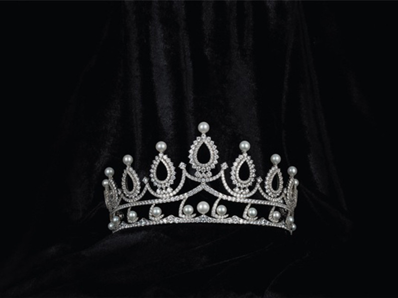 Cận cảnh vương miện dành cho á hậu 1.Ảnh: Phụ nữ Việt Nam