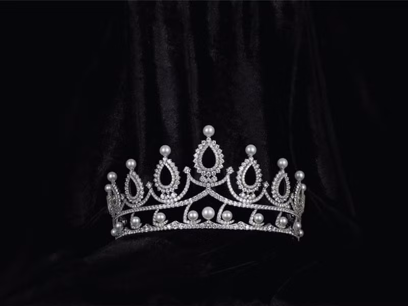 Cận cảnh vương miện dành cho á hậu 1.Ảnh: Phụ nữ Việt Nam