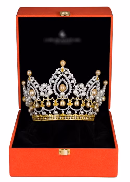 Chiếc vương miện Hoa hậu Việt Nam 2020 được chế tác trong 6 tháng, được làm bằng vàng, trọng lượng 159,72g. Ảnh: VOV