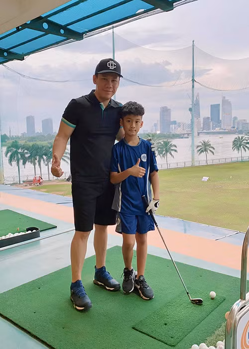 Đức Huy cho biết, sau khi ly hôn, con trai sống cùng với anh.