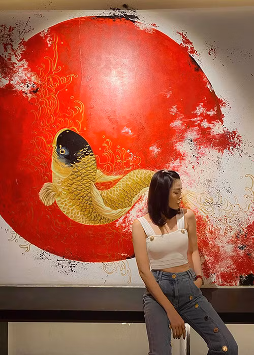 Lệ Quyên đã bước sang tuổi 39, từng qua một lần sinh nở nhưng vẫn sở hữu làn da đẹp, vóc dáng thon gọn.