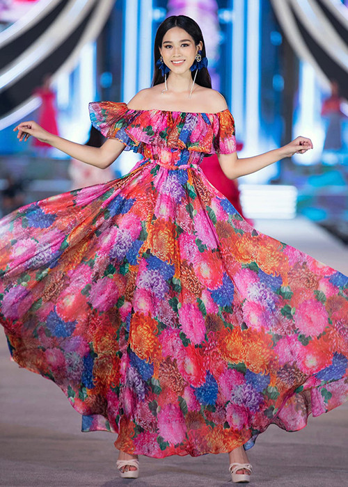 Đỗ Thị Hà mới bắt đầu nhiệm kỳ 2 năm là Hoa hậu Việt Nam.