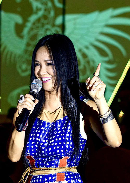 Nữ ca sĩ luôn cháy hết mình trên sân khấu âm nhạc.