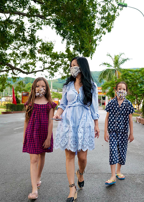 Khi ly hôn, Hồng Nhung nuôi hai con, chồng cũ chu cấp hơn 52 triệu đồng cho mỗi bé mỗi tháng.