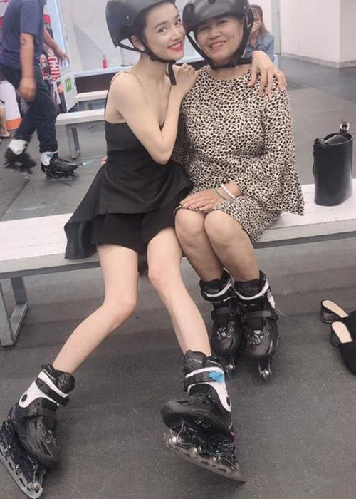 Trường Giang lo chế độ dinh dưỡng cho Nhã Phương. Cô ăn nhiều vẫn không tăng cân.