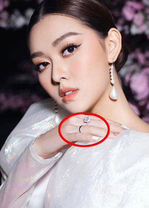 Tường San rất kín tiếng về chuyện hẹn hò. Cô không chia sẻ danh tính lẫn hình ảnh nửa kia của mình.