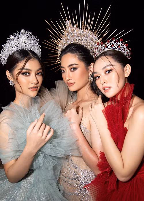 Tường San quyết định tổ chức đám cưới bí mật, riêng tư. Khách mời chỉ khoảng 35 người, trong đó có các hoa hậu, á hậu thân thiết với Tường San.