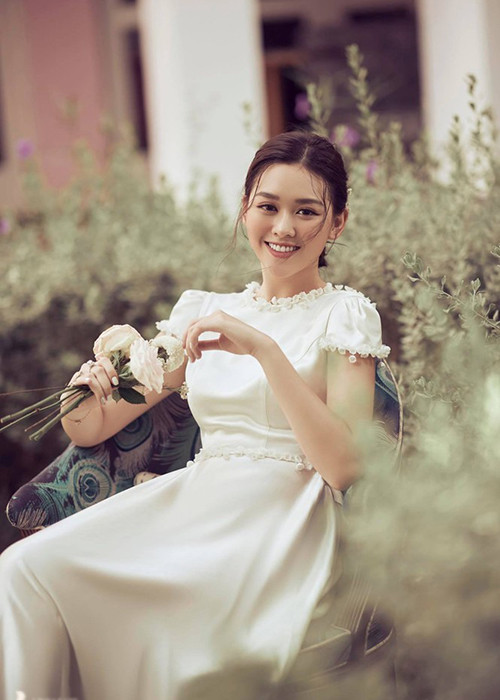 Tường San được cho là đi chụp ảnh cưới ở Phú Quốc và chuẩn bị váy áo từ vài tháng trước. Ảnh: Thời đại plus