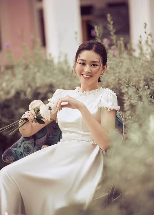 Tường San được cho là đi chụp ảnh cưới ở Phú Quốc và chuẩn bị váy áo từ vài tháng trước. Ảnh: Thời đại plus